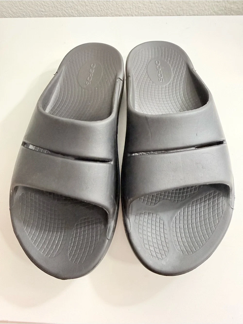 OOFOS Sandals Men size 7 Black Slide Sandals Recovery Footbed